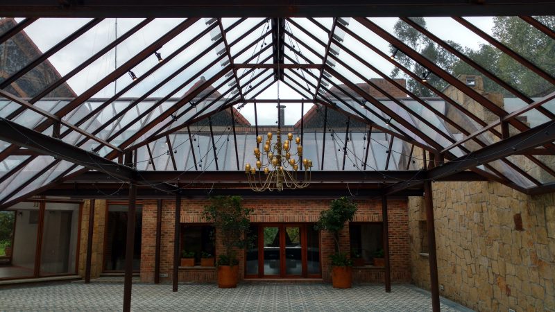 CENTRO DE EVENTOS ANDRES CARNE DE RES - SUBACHOQUE / ESTRUCTURA METALICA -  POLICARB. MACIZO 6MM