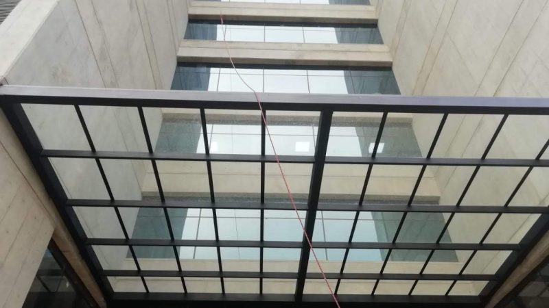 EDIF. URBAN 165 - LOBBY  -  ESTRUCTURA METÁLICA VIDRIO TEMPLADO 8MM