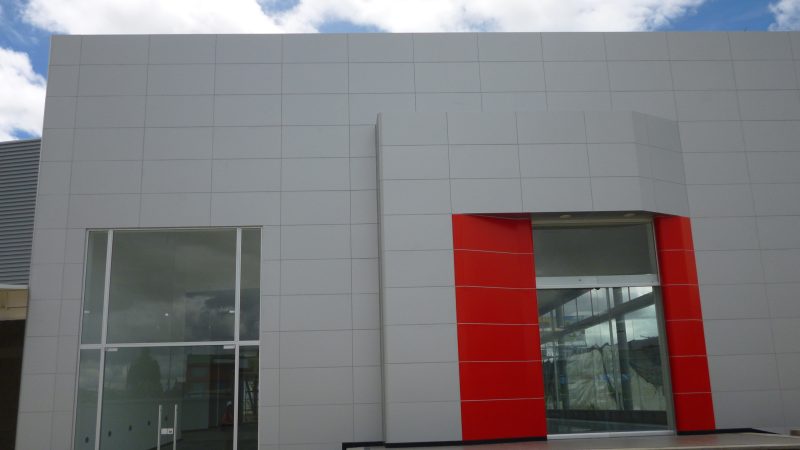 CONCESIONARIO NISSAN-ALUMINIO COMPUESTO ALUCOBOND